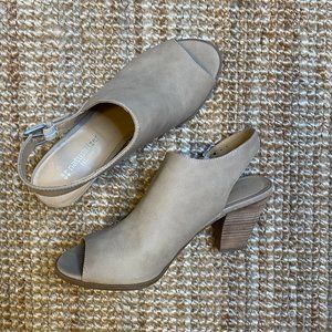 Naturalizer Heels Ankle Strap Sandals